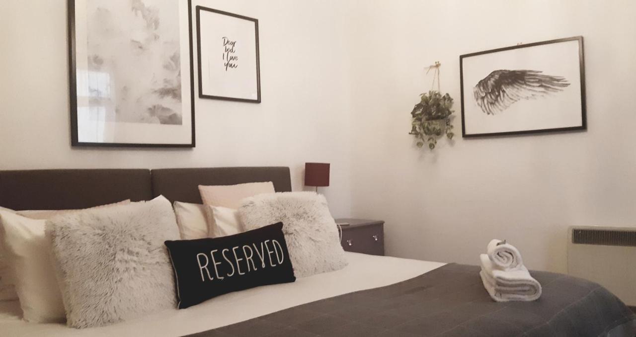 Sleep, Eat, Repeat Bed And Breakfast マックルズフィールド エクステリア 写真